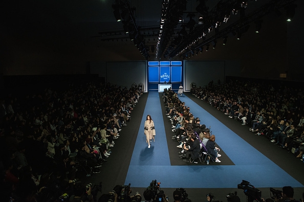 A model presents a creation by The Hotel Nochant at Seoul Fashion Week 2016 on Tuesday.