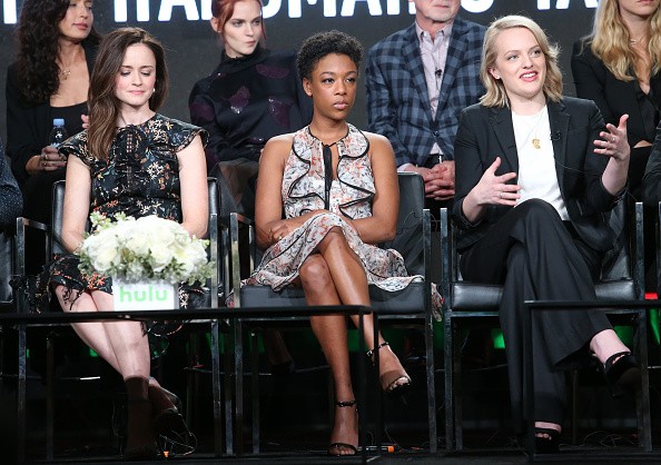 The Handmaid S Tale Season 1 Hulu S Star Studded Ensemble Welcomes Gilmore Girl S Alexis Bledel Orange Is The New Black S Samira Wiley Us Koreaportal