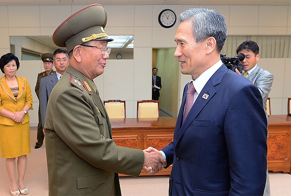 South Korean presidential security adviser Kim Kwan-Jin (R) shakes hands with Hwang Pyong-So (L) North Korea' top political officer for the Korean People's Army after their meeting at the Panmunjom on August 25, 2015 in Paju, South Korea.