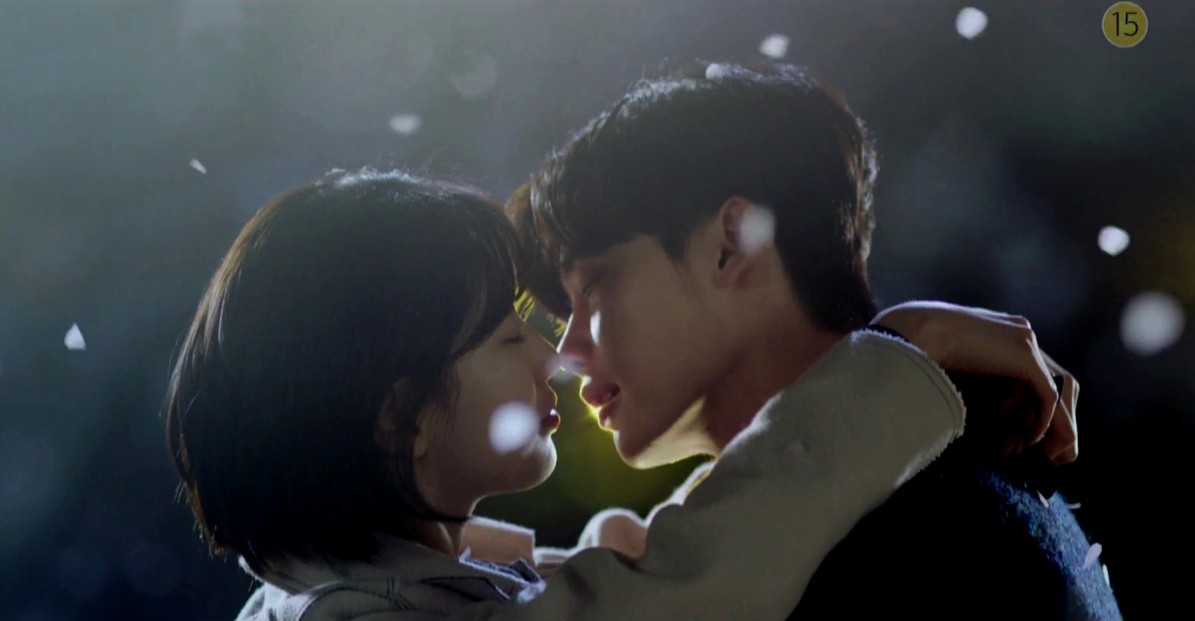 A Kiss Puts 'While You Were Sleeping' on Top of 'Hospital Ship' in Ratings Battle