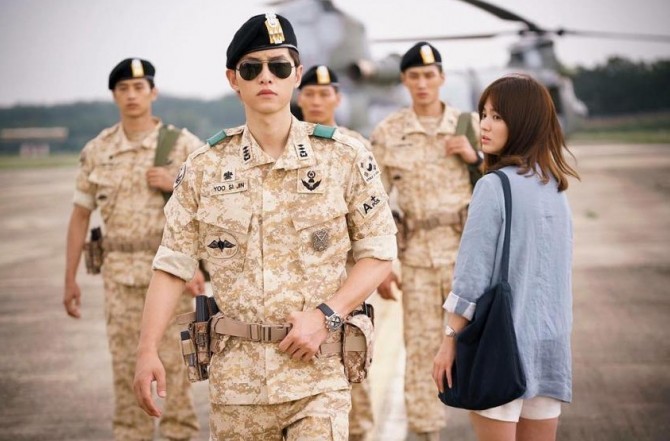 Song Joong Ki Meets His Character From “Descendants Of The Sun”