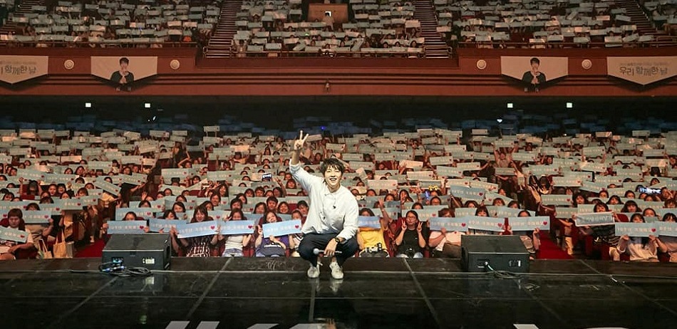 Song Joong Ki Meets His Character From “Descendants Of The Sun”