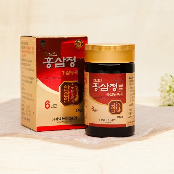Korean Red Ginseng Extract Gold is a concentrated pure red ginseng Extract. To make it, we strictly select those appropriate to a standard quality among 6-year-old fresh ginseng roots, wash, steam long time, dry and then concentrate them for easy to take.