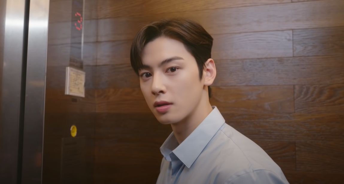 ASTRO's Cha Eunwoo Impresses Mall-Goers With His Impossibly