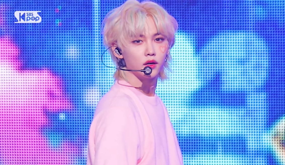 220209 Stray Kids' Felix Injures Back + Upcoming Fan Meeting Performances  To Be Partially Adjusted : r/straykids