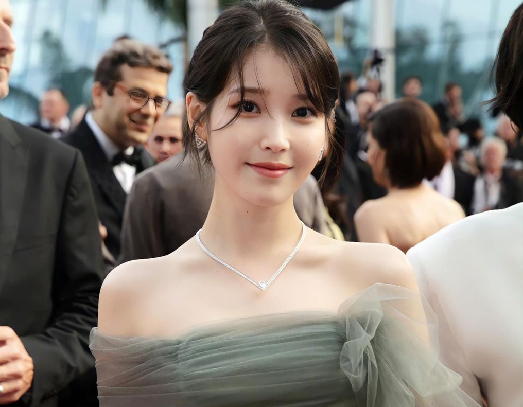 iu-donates-250-million-korean-won-on-her-birthday-to-assist-single