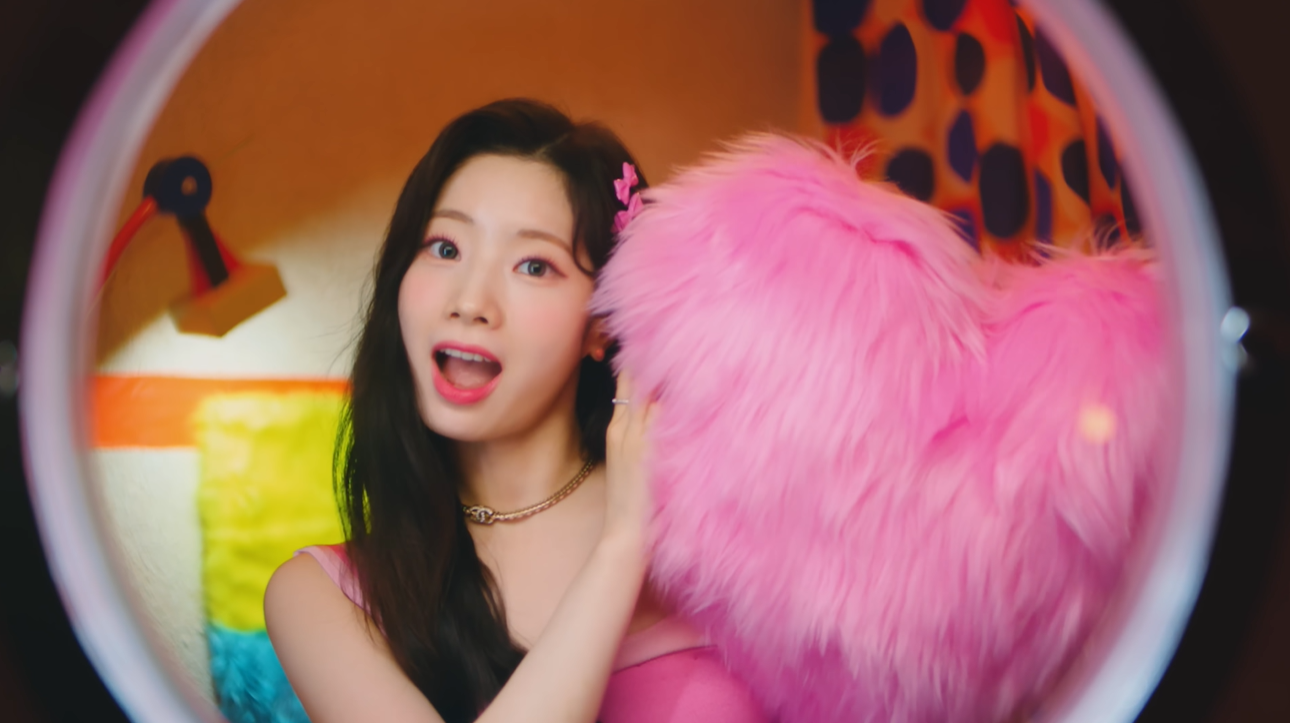 Twices Hourglass Queen Viral Tiktok Clip Makes Netizens Go Crazy For