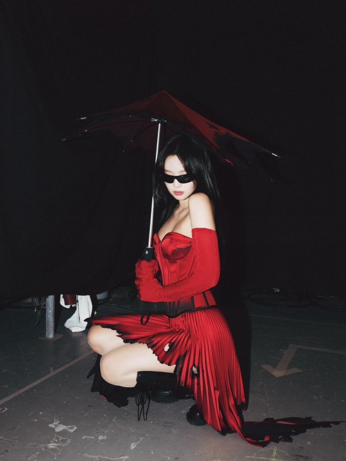 BLACKPINK's Jennie Stuns Fans With Fiery Red Charisma From